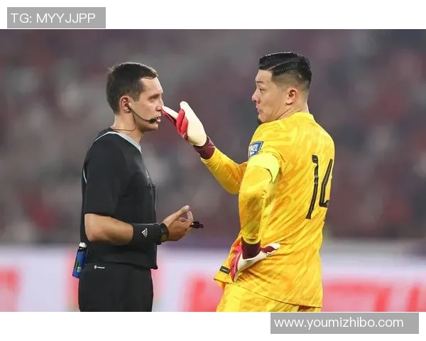 足球明星怒扔球迷手机引发热议球迷反应各异引发社交媒体讨论 足球明星怒扔球迷手机引发热议球迷反应各异引发社交媒体讨论