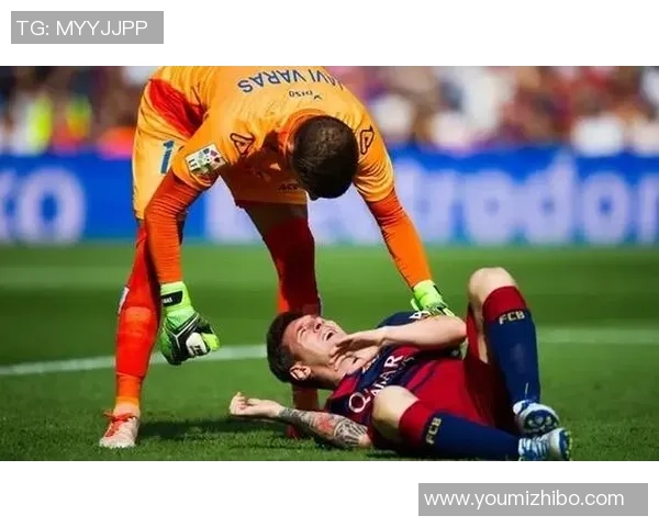 足球明星挑战极限蒙眼接球展现惊人技巧与默契配合